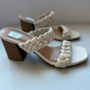 Dolce vita cream woman’s heels